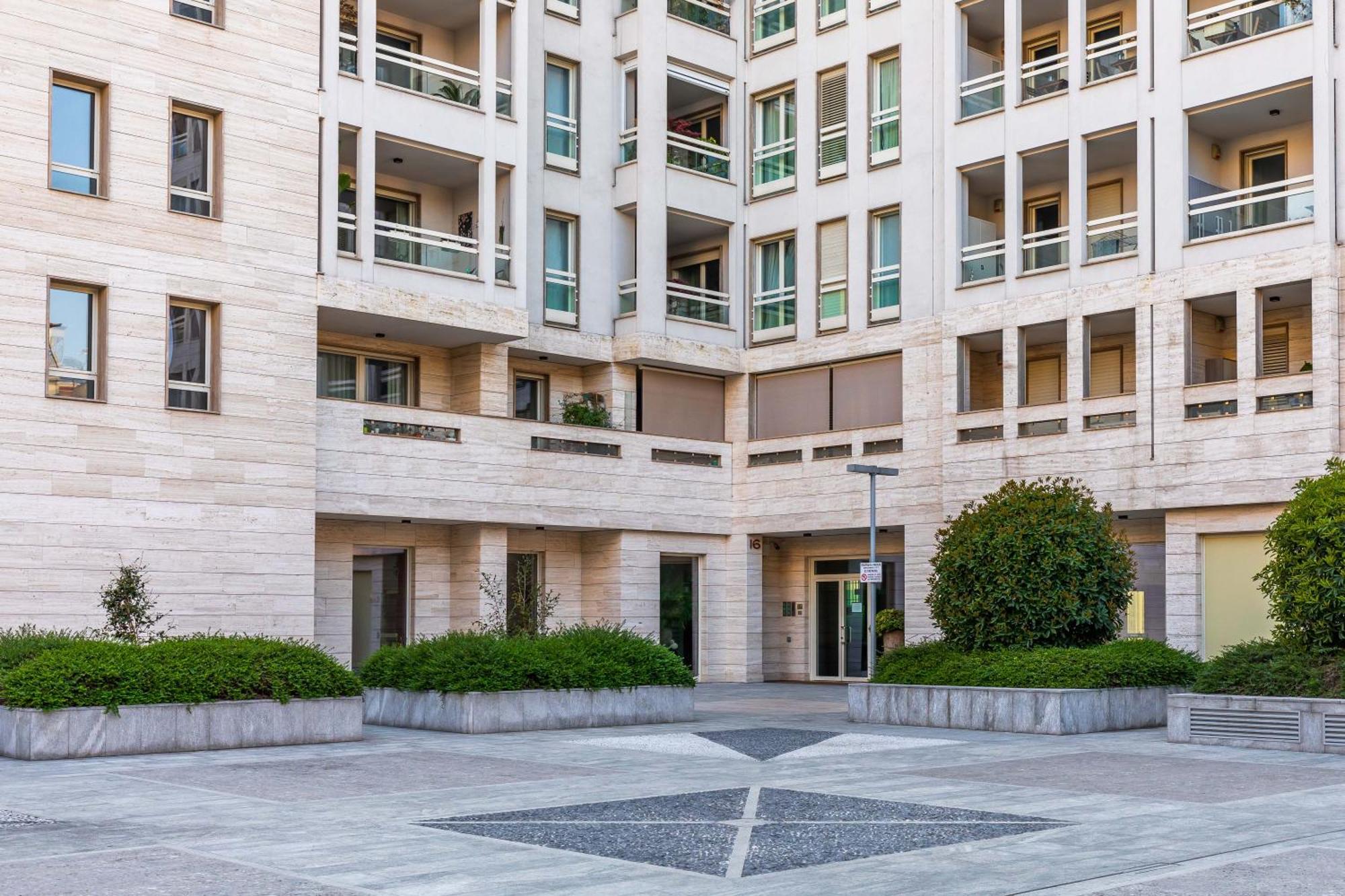 Luxury Apartment - Free Private - Parking Maestri Campionesi 16 Milan Exterior photo